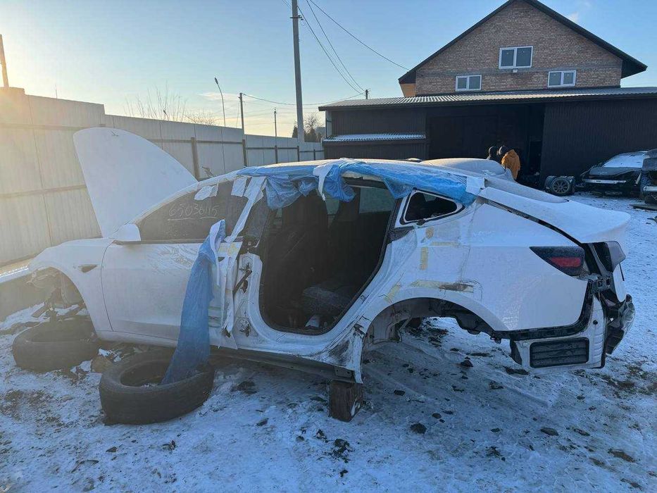 РОЗБІРКА Tesla Model 3 2018 крило бампер двері
