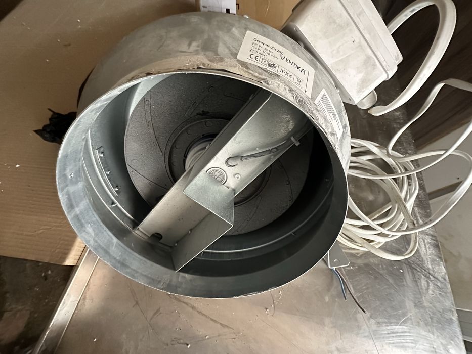 Двигун витяжка (у роботі був менше двох тижнів) з кріпленням