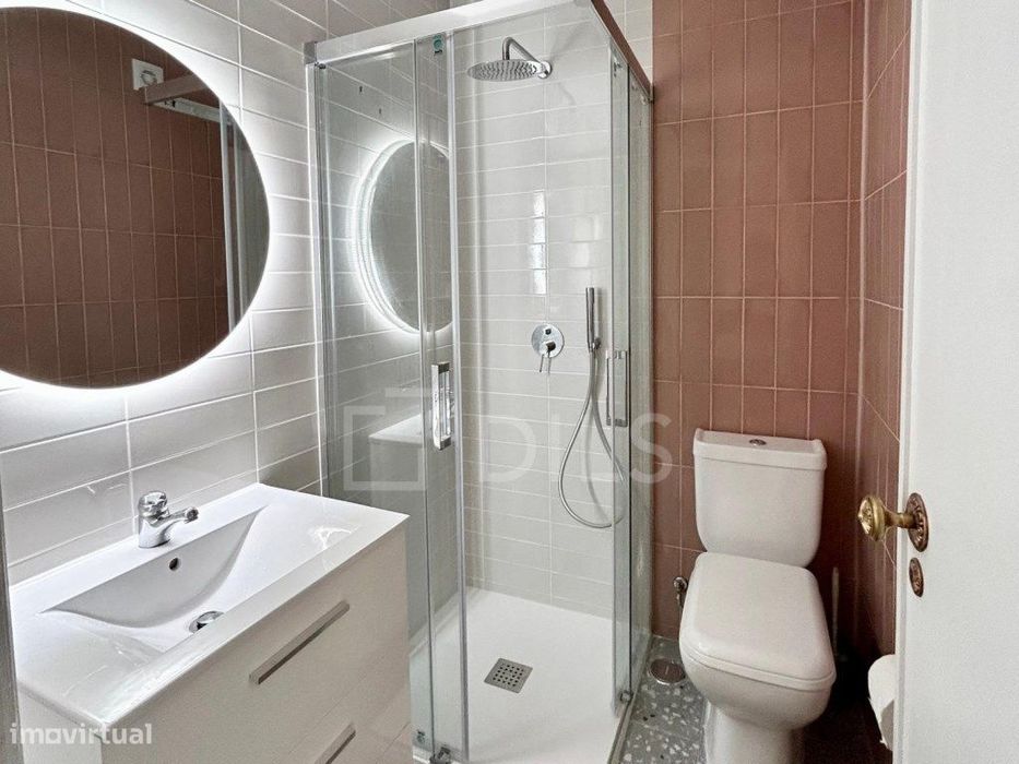 Apartamento T2 com áreas amplas e elevador em Alcabideche, Cascais