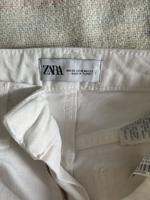 Biale spodnie jeansowe zara