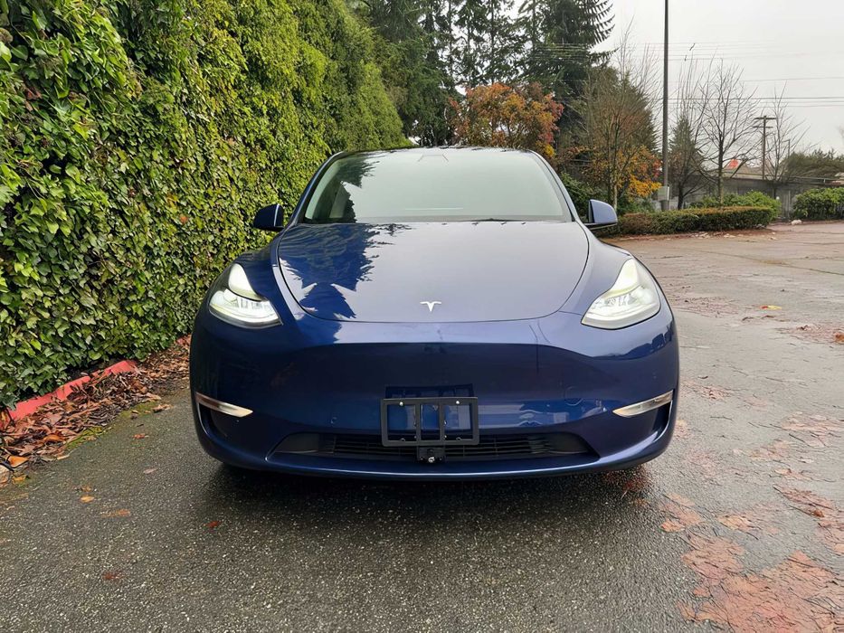 Tesla Model Y      2022