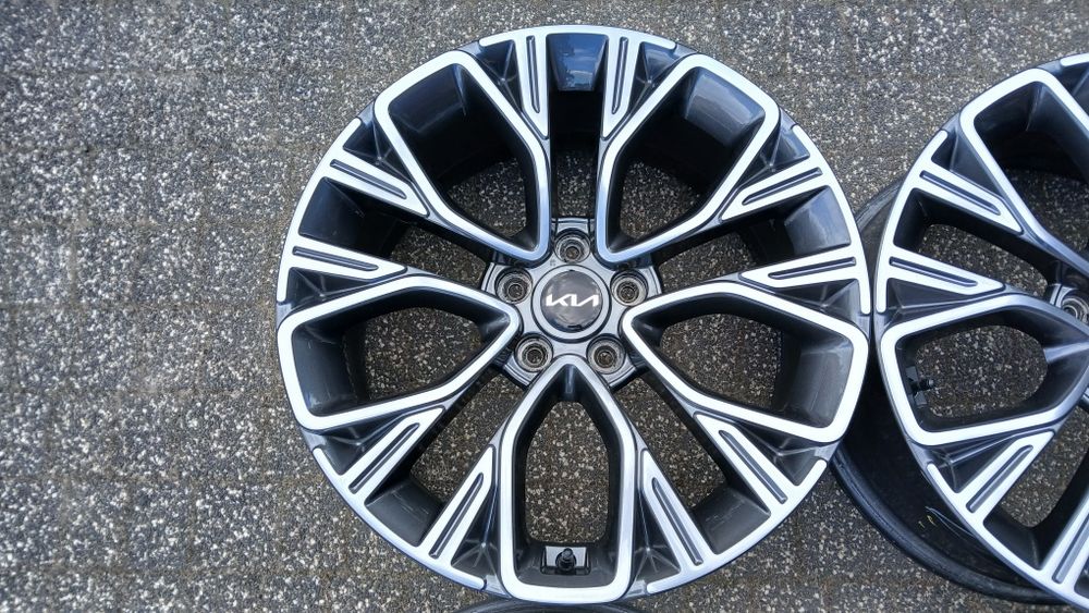 19"  Kia Stinger  Oryginal 5x114,3  8j  8,5j   Super Stan z czujnikami tpms