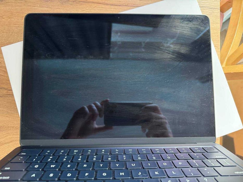 MacBook Air M2 13" 2022 | 8GB RAM | 256GB SSD | Midnight | Stan idealny