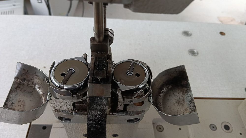 Máquina de coser forros Global