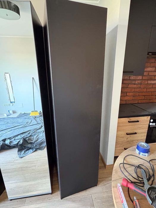 Czarna szafa ikea pax z lustrem