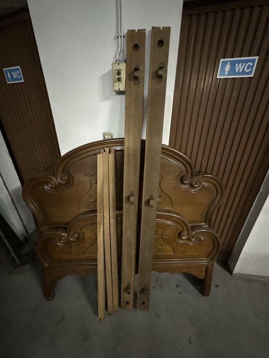 Cama de madeira maciça