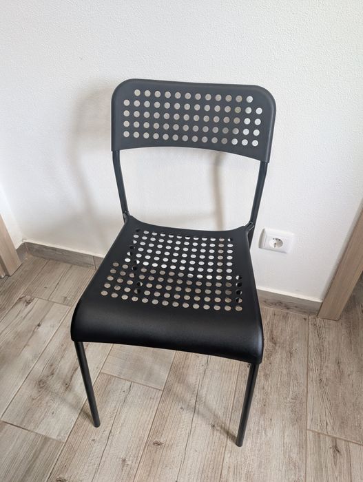 Mesa e 2 cadeiras Ikea
Preto-castanho
6 meses