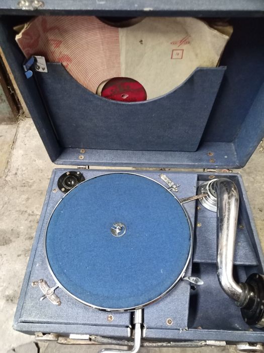 Продам патефон .