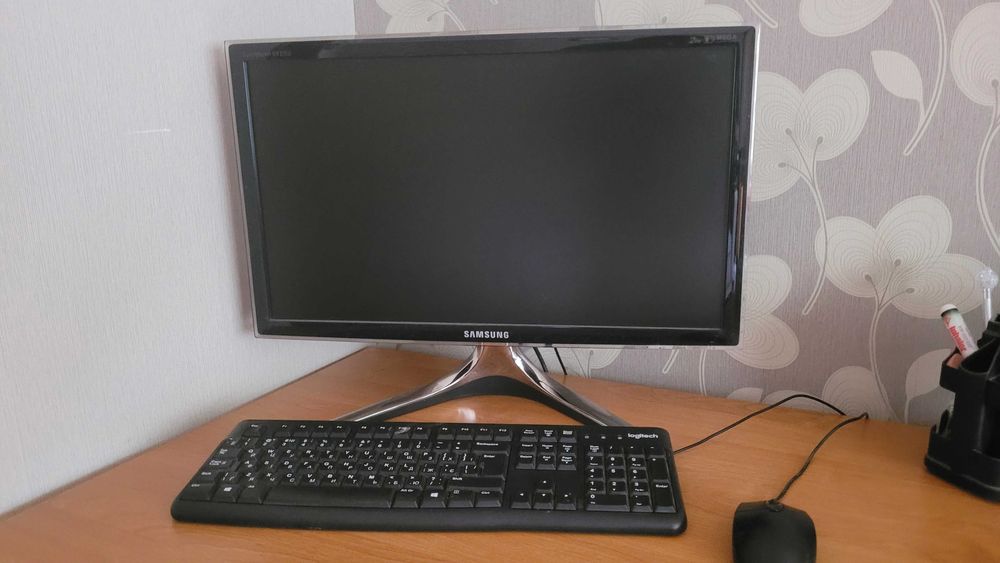 Комп'ютер з монітором 23", wi fi usb адаптер, клавіатура, мишка