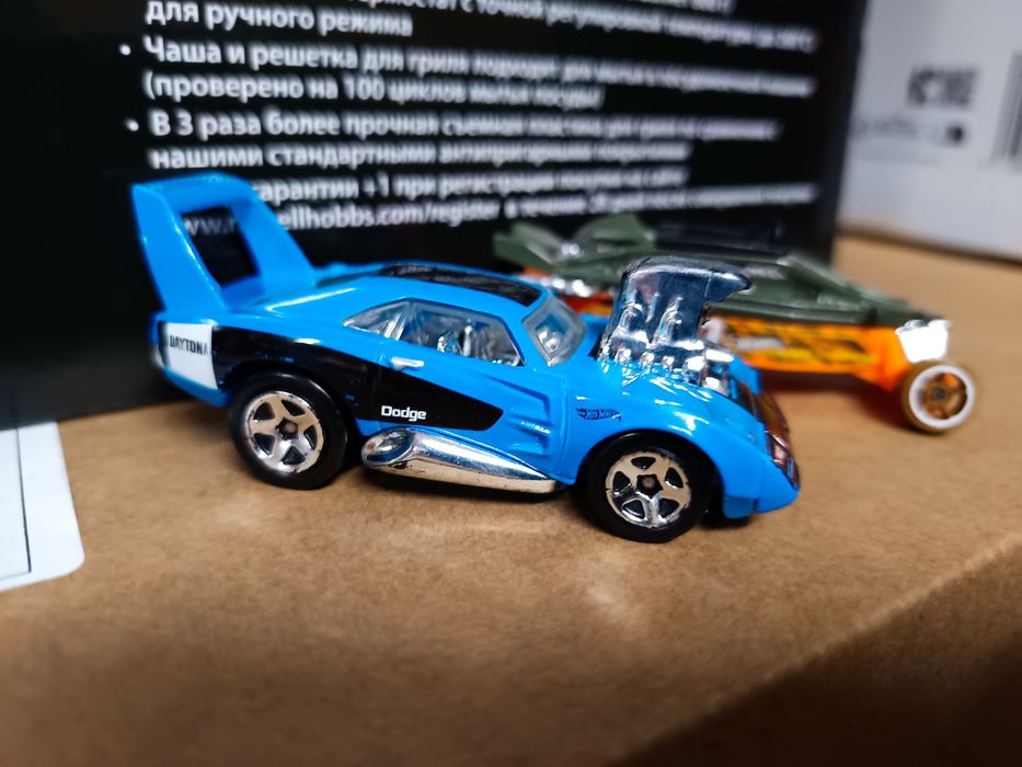 8 carrinhos HotWheels