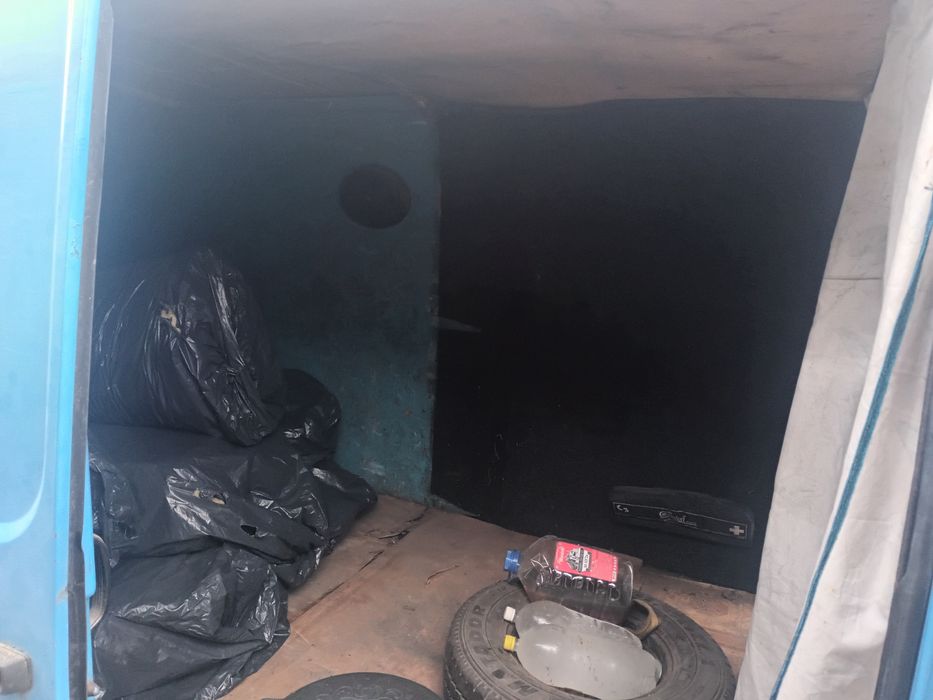 Продам Mersedes benz 207d 2.4L