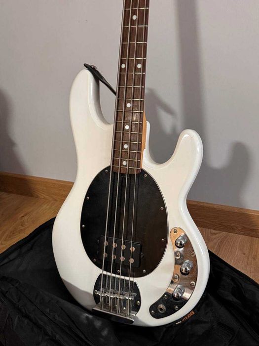 Бас-гітара Sterling by MusicMan S.U.B. Ray4