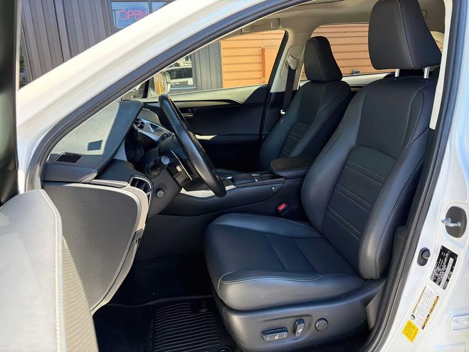 Lexus NX      2019