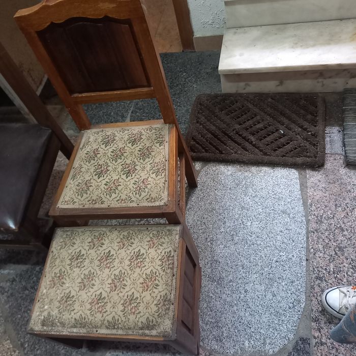 Conjunto cadeira e banqueta