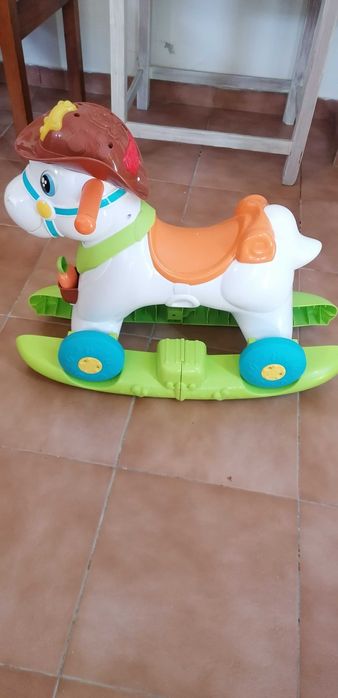 Cavalo baloiço de criança