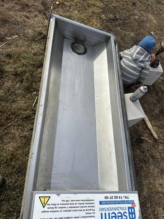 Poidla dla bydła wannowe korytka na pasze  milkbar