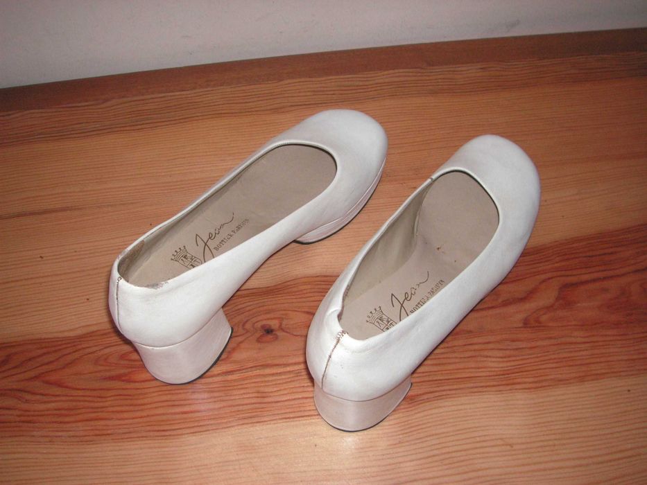 Sapatos Brancos de Pele T / 37