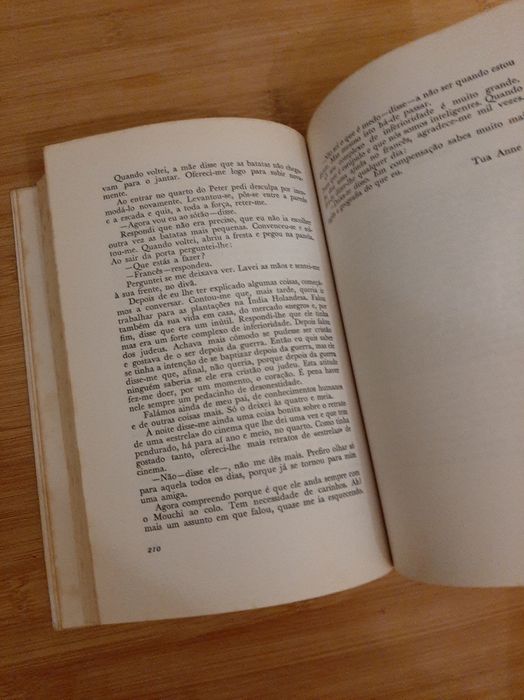 Livro "Diário de Anne Frank"