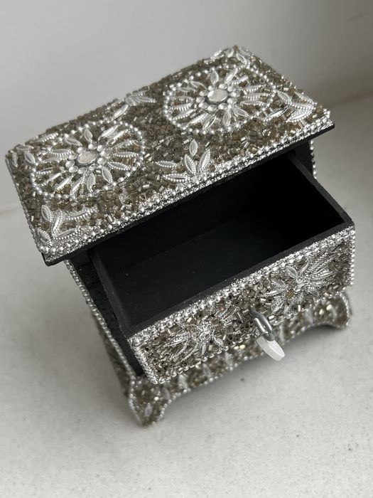 Шкатулка скринька для прикрас або дрібничок