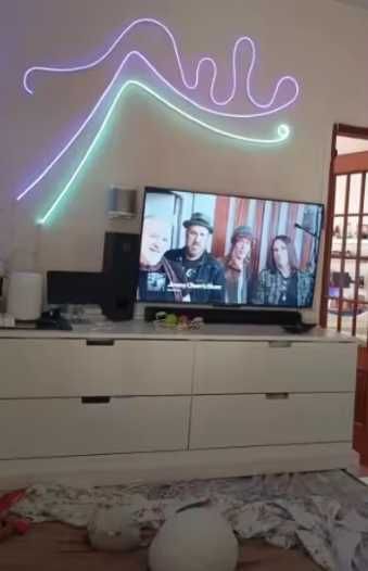 Lâmpada LED RGB – transforma o teu quarto