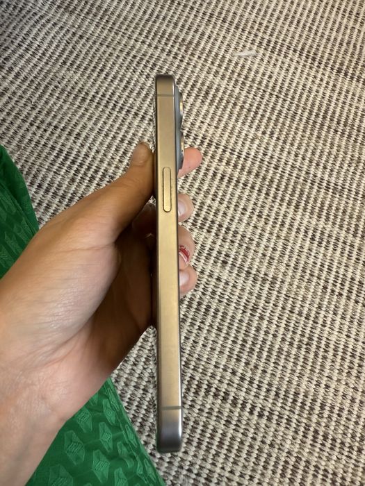 iPhone 15 pro srebrny
