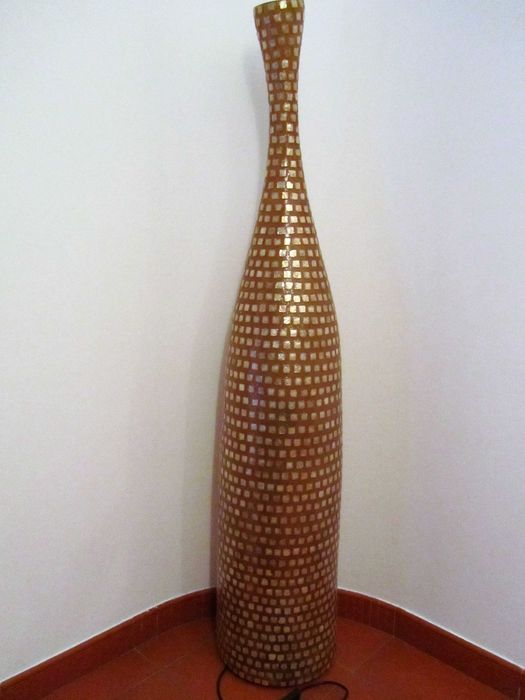 Candeeiro de chão / Iluminária em resina e madre pérola