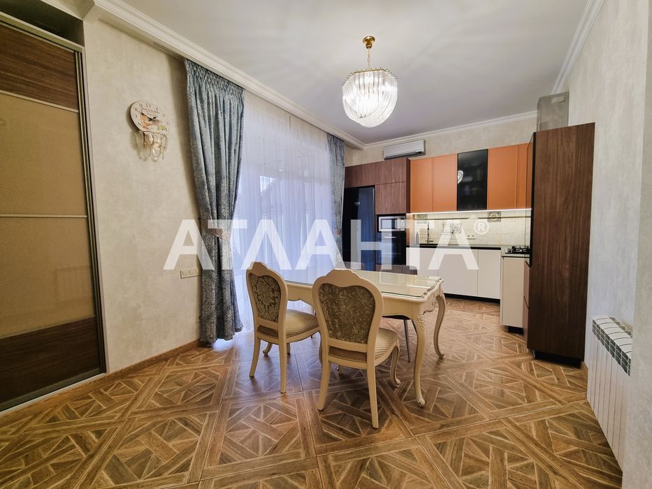 Дом с подвалом на участке 6 соток на  Фонтане