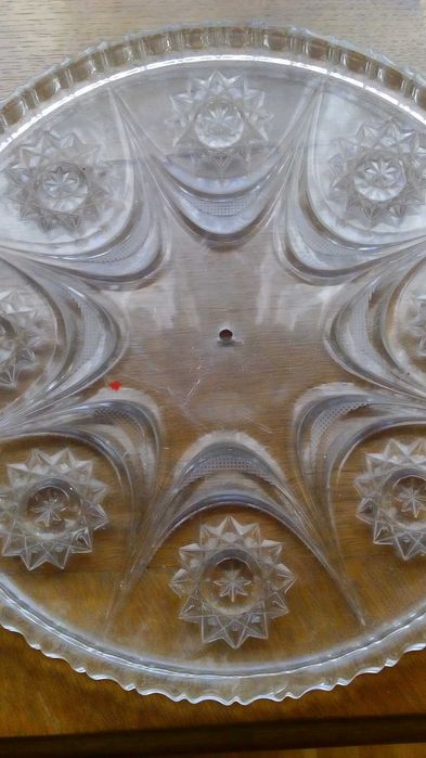 Kryształowa patera z otworem