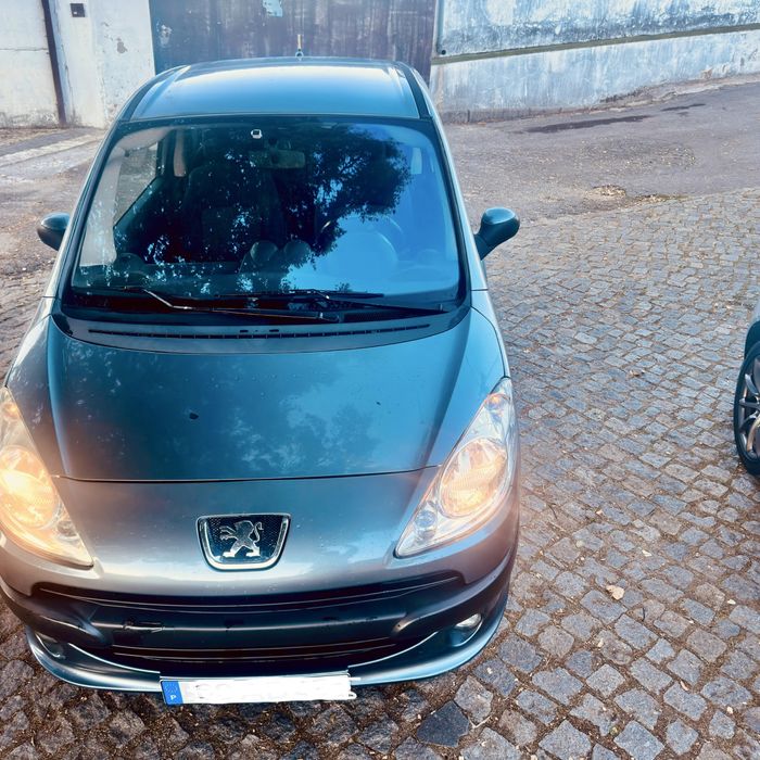 Peugeot 1007 1.4 HDi (2005)  Muito Económico