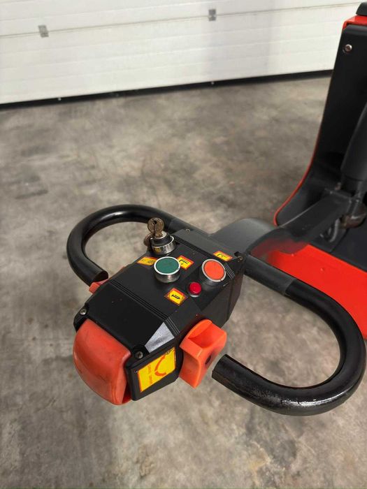 Stacker Elétrico 1500Kg.