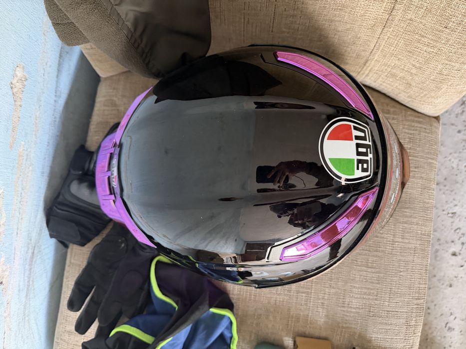 Шолом AGV Pista.
