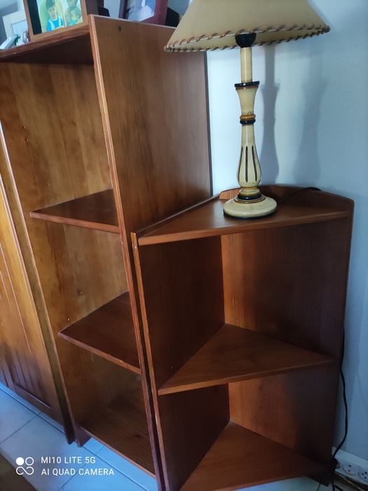 Estante em madeira cerejeira em bom estado