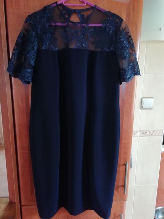 Piękna, elegancka klasyczna sukienka.