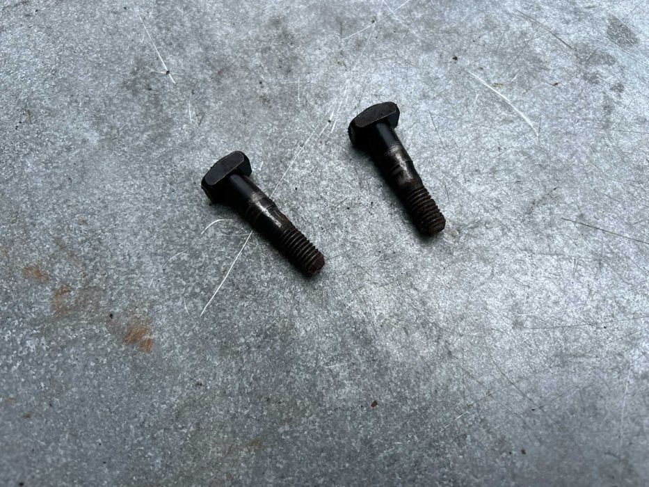 ŚRUBA Szpilka PROWADNICY HUSQVARNA 365 371, 372 281, 288 394, 266 362