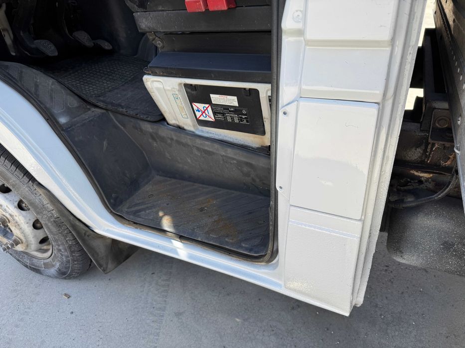 Мерседес вантажний MERCEDES SPRINTER 616