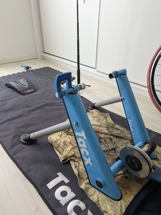 Vende-se rolo de treino e roda