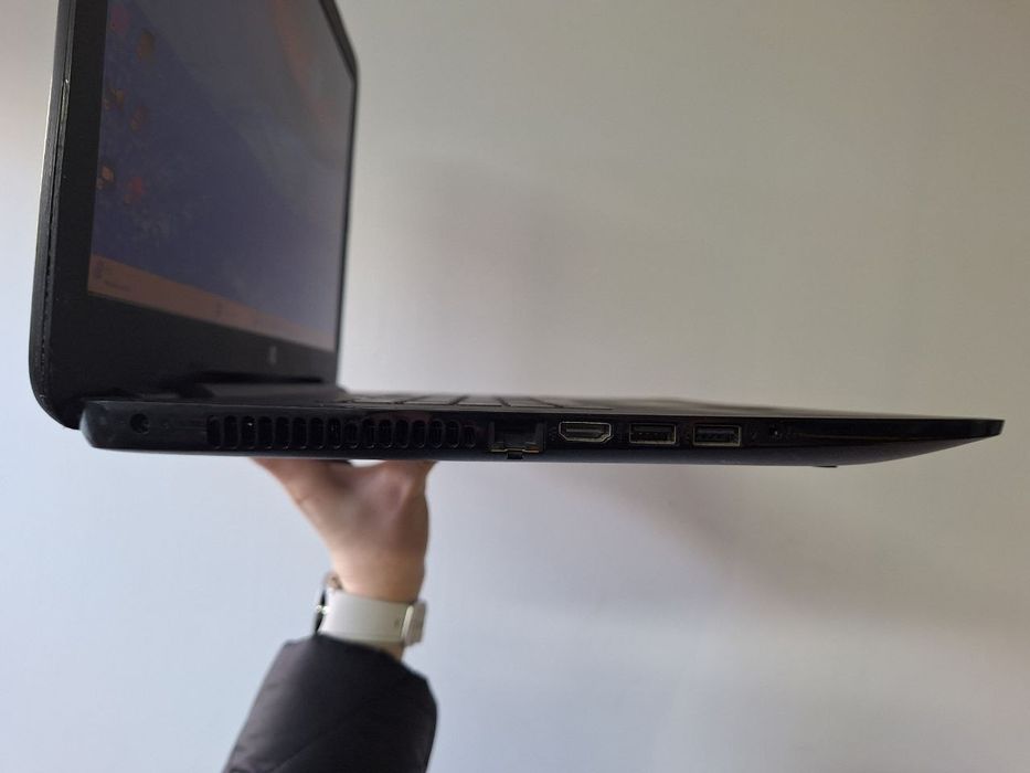 HP Pavilion 17.3 i5-6200U