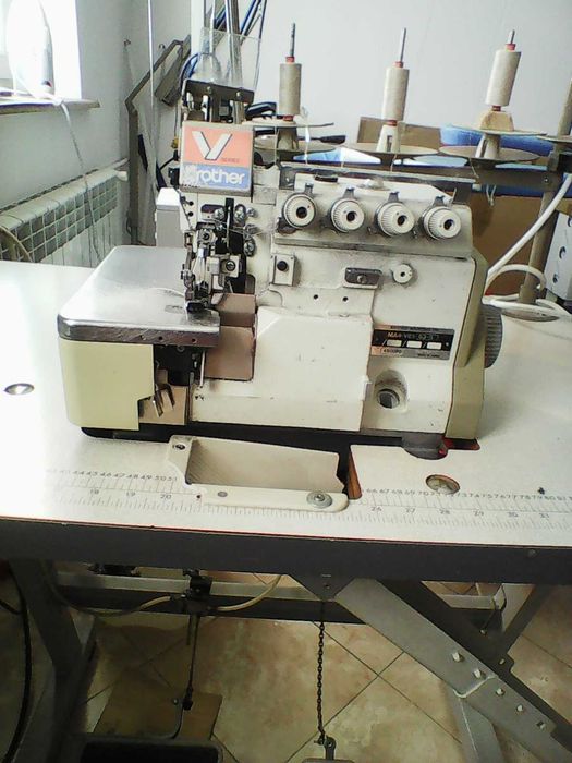 Overlock 5-nitkowy Brother (owerlocko-stębnówka)