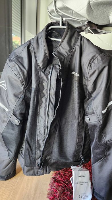 Casaco e capacete de mota novos para mulher