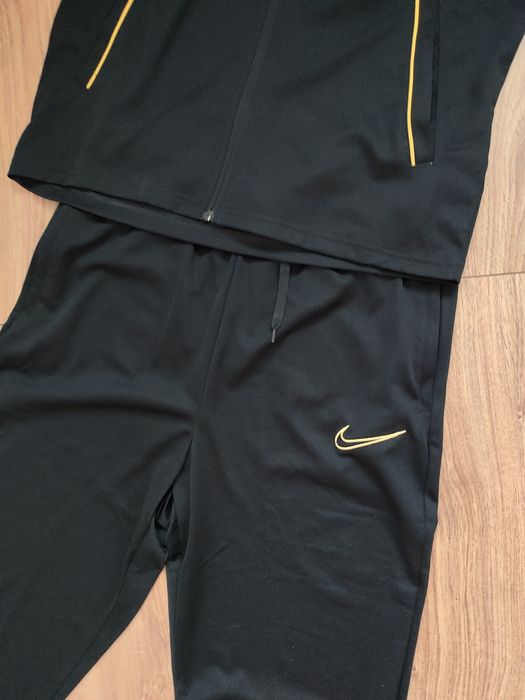 Nowy trekingowy dres Nike m