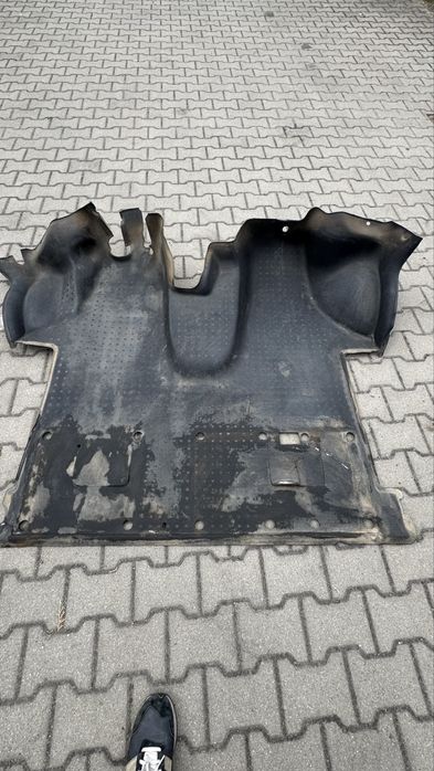 Podłoga / wykładzina gumowa VW T5 2006r.