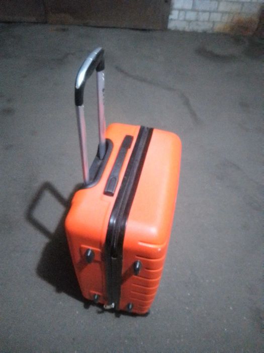 Продам   Чемодан