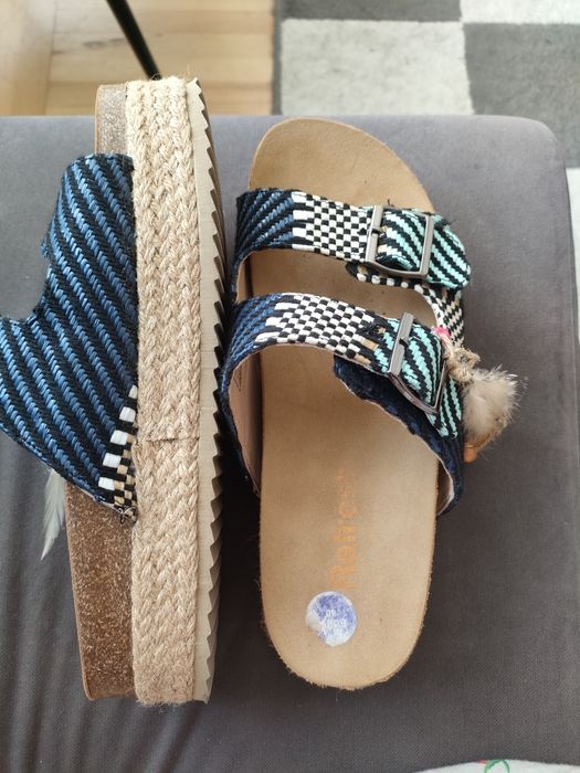 Klapki z grubą podeszwą