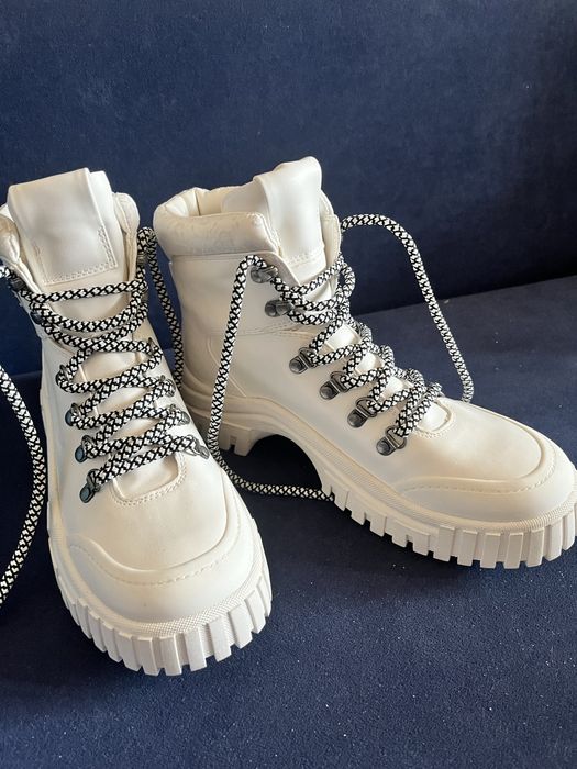 Buty zimowe Guess bezowe/biale rozmiar 39