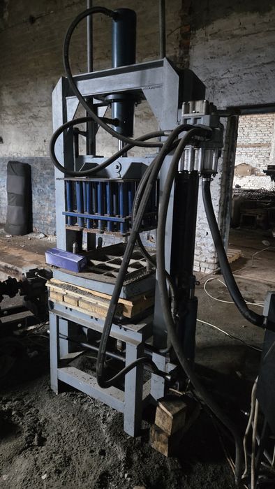 Продам прес гідравлічний для виготовлення тротуарної плитки