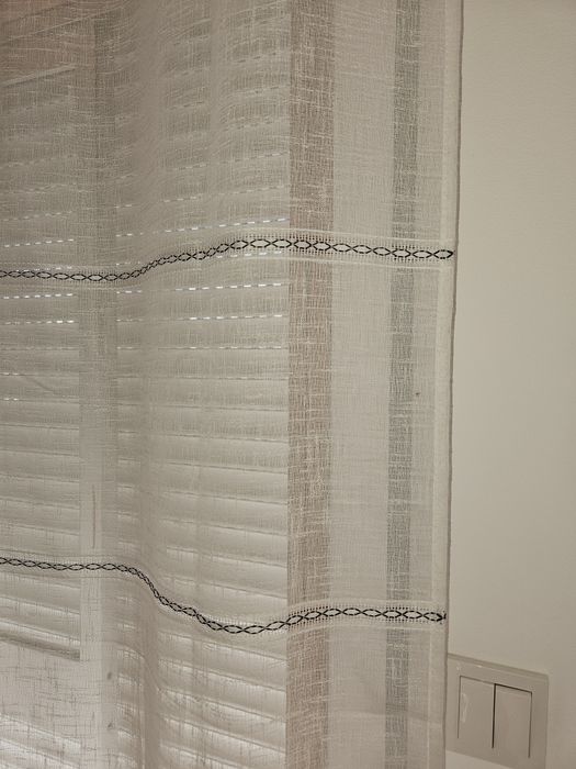 Cortinas translúcidas (duas)