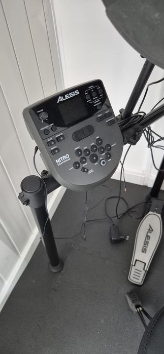 Bateria eletrónica Alesis Nitro Mesh Kit