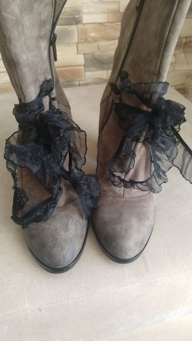 Buty damskie na obcasie 39/40