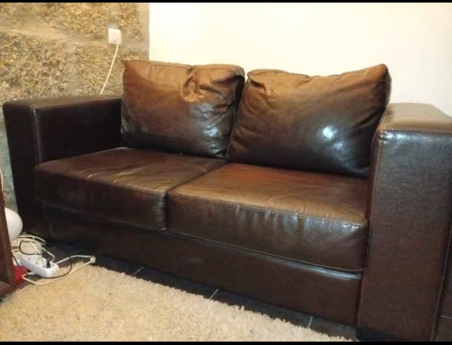 Conjunto dois  sofás em pele