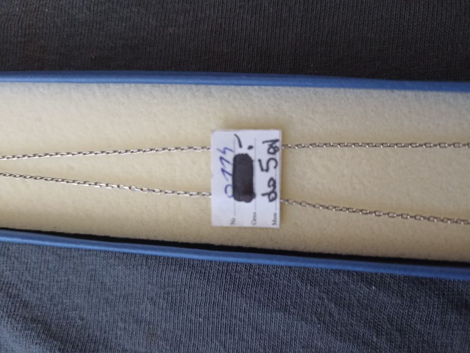 Srebrny łańcuszek z zawieszką